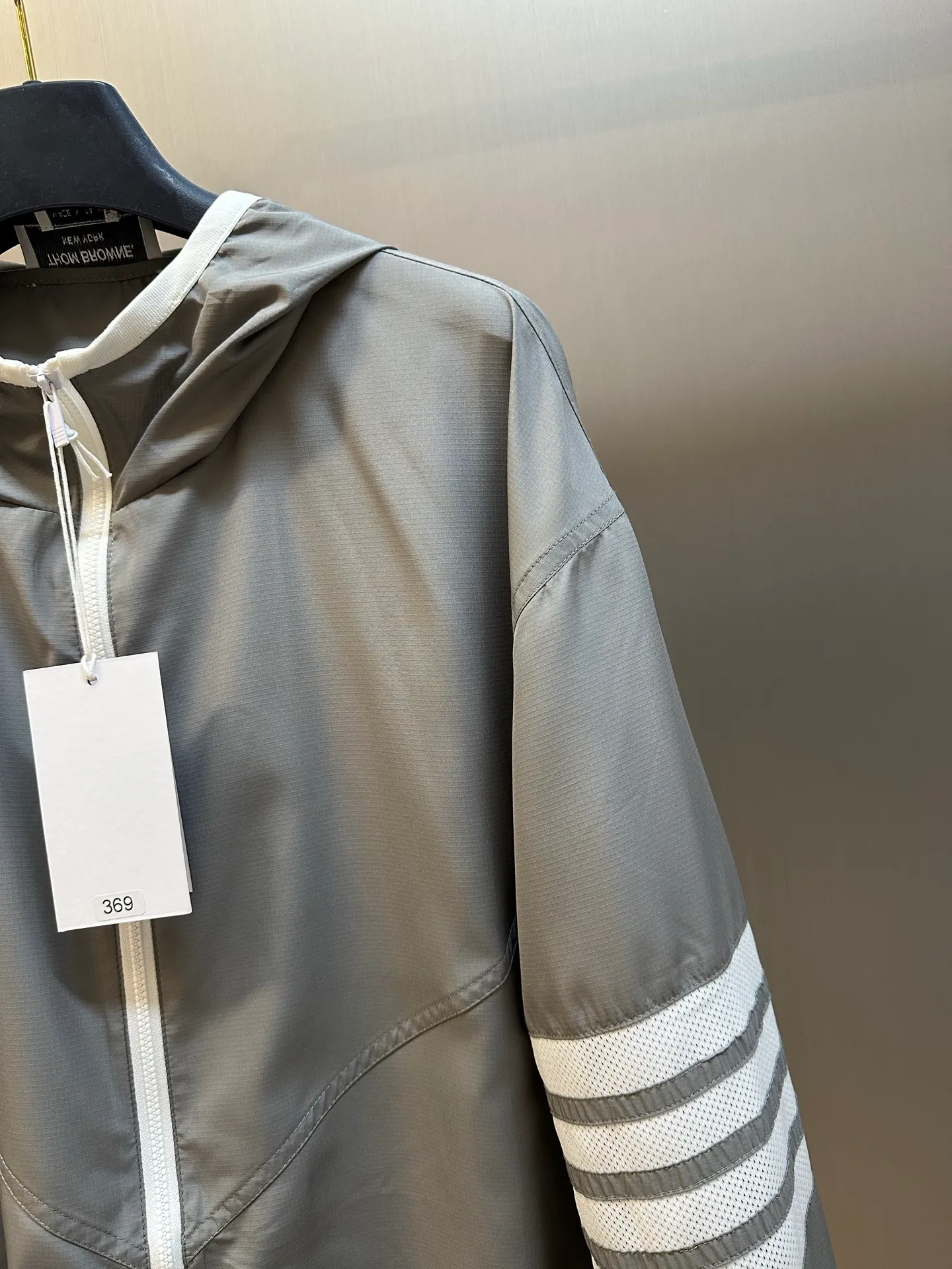 TB Classic ， FDY ， 。 、 、 ； ， ， Breathable 。 ， ； Breathable， 。 ， 、 。 ，White ， ， ， ； Breathable ， 。 ， ； +Classic ， ， ， 。 ， ， ， ； size：1.2.3.4